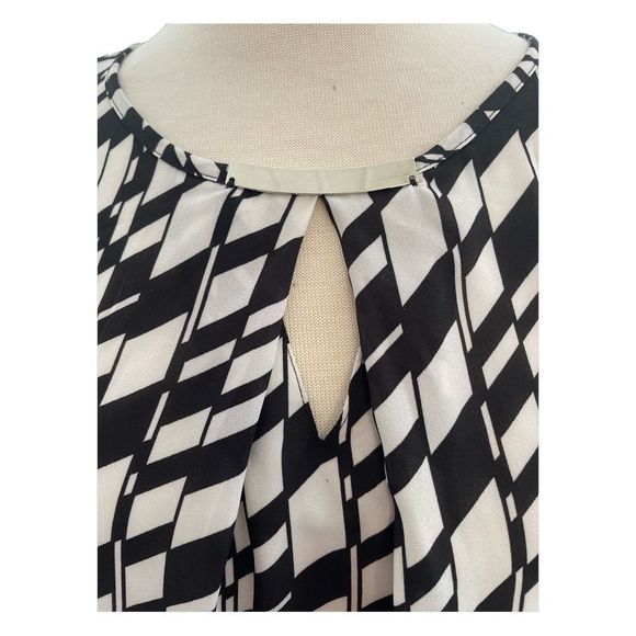 Women’s Black and White Abstract Geometric Printed Blouse - Picture 2 of 3